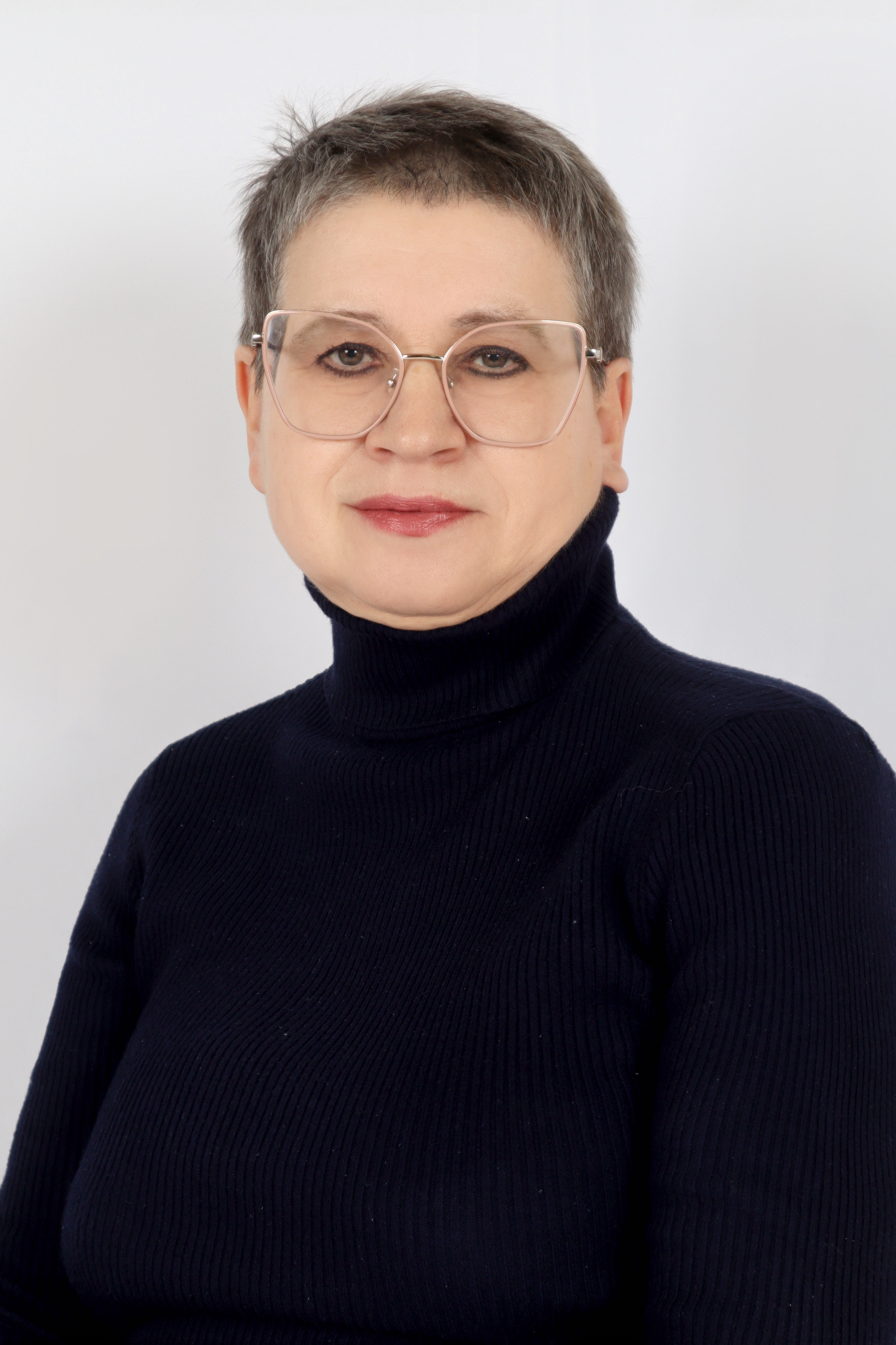 Инструктор по физической культуре Белова Елена Алексеевна.